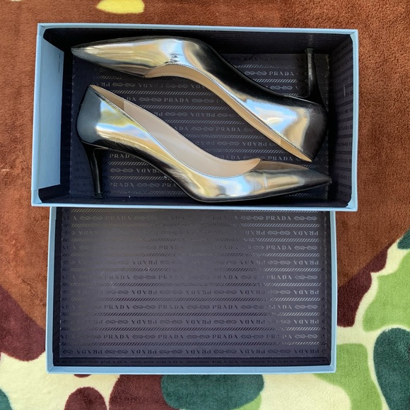 Prada Pumps - Picture 4 of 11